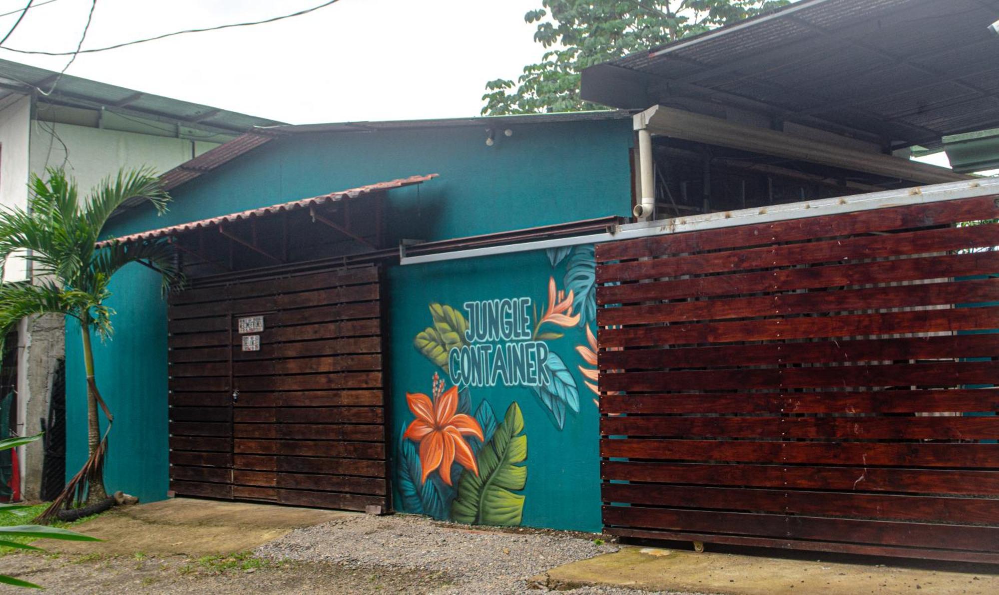 The Jungle Container Bed and Breakfast Quepos Εξωτερικό φωτογραφία