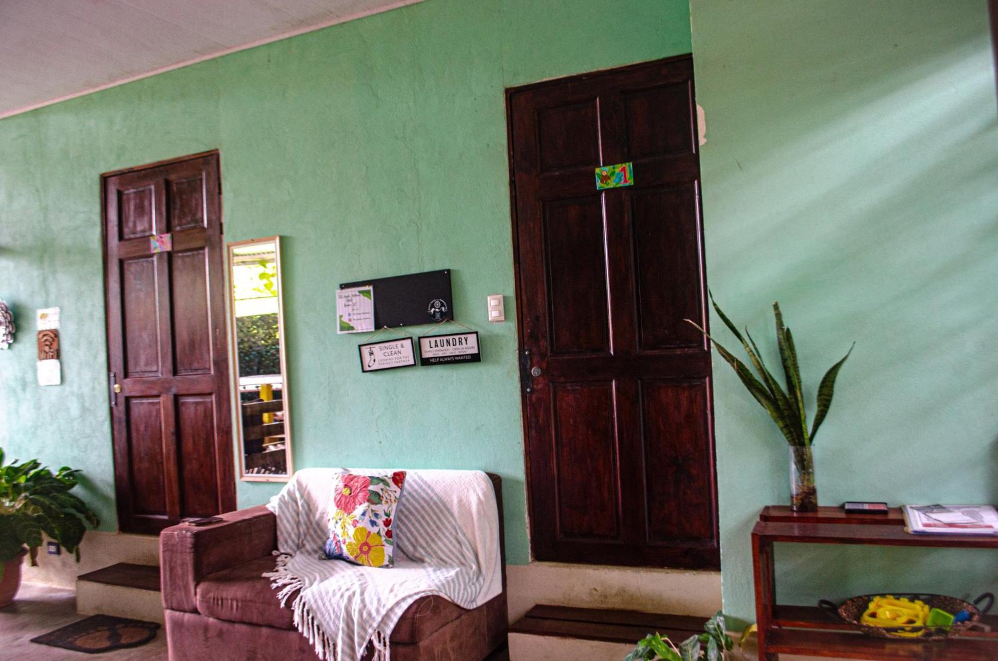 The Jungle Container Bed and Breakfast Quepos Εξωτερικό φωτογραφία
