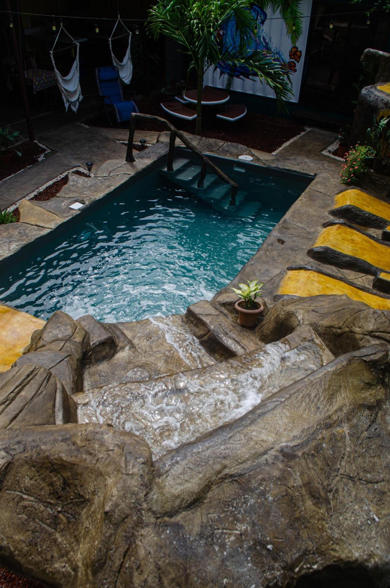 The Jungle Container Bed and Breakfast Quepos Εξωτερικό φωτογραφία