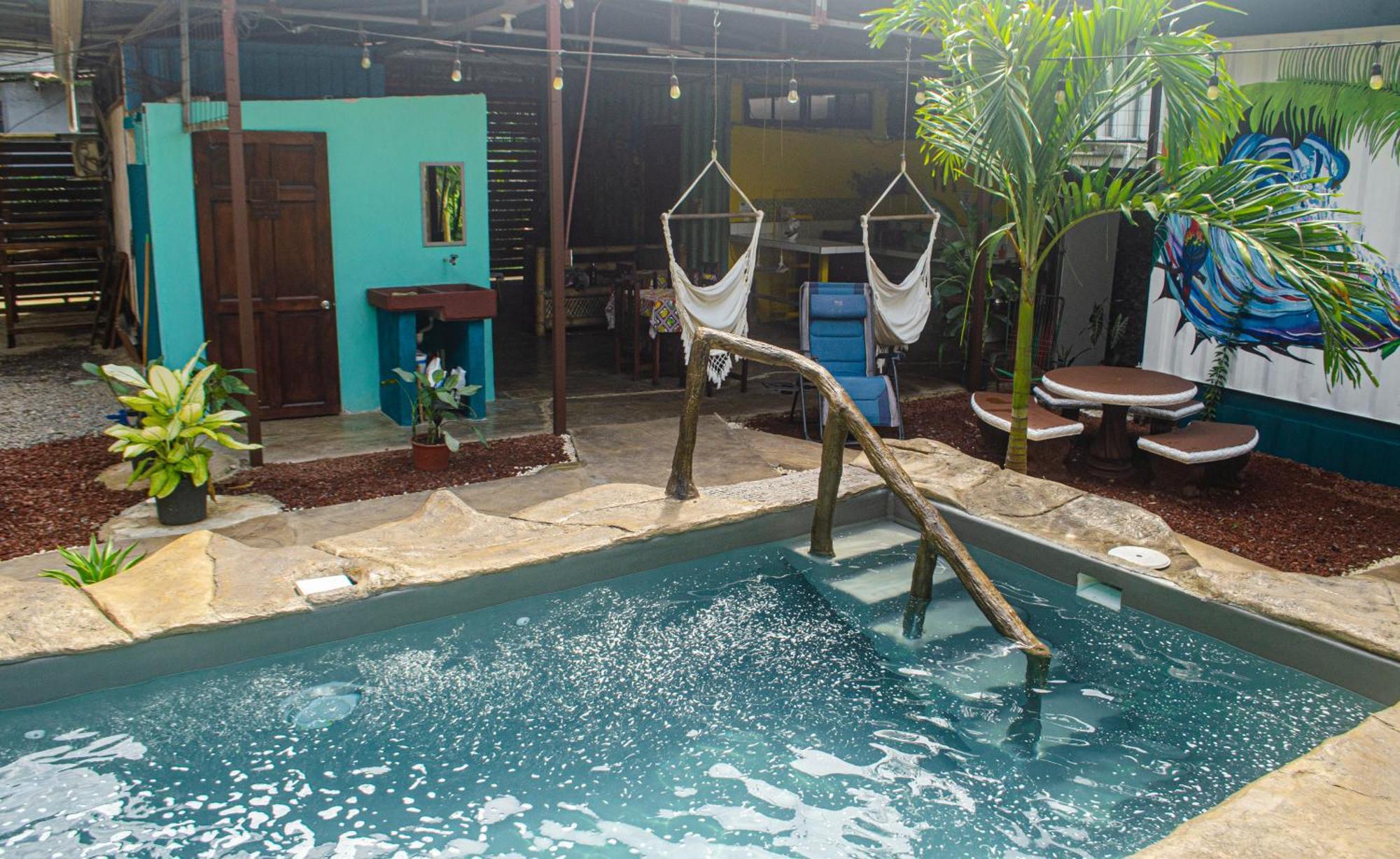 The Jungle Container Bed and Breakfast Quepos Εξωτερικό φωτογραφία