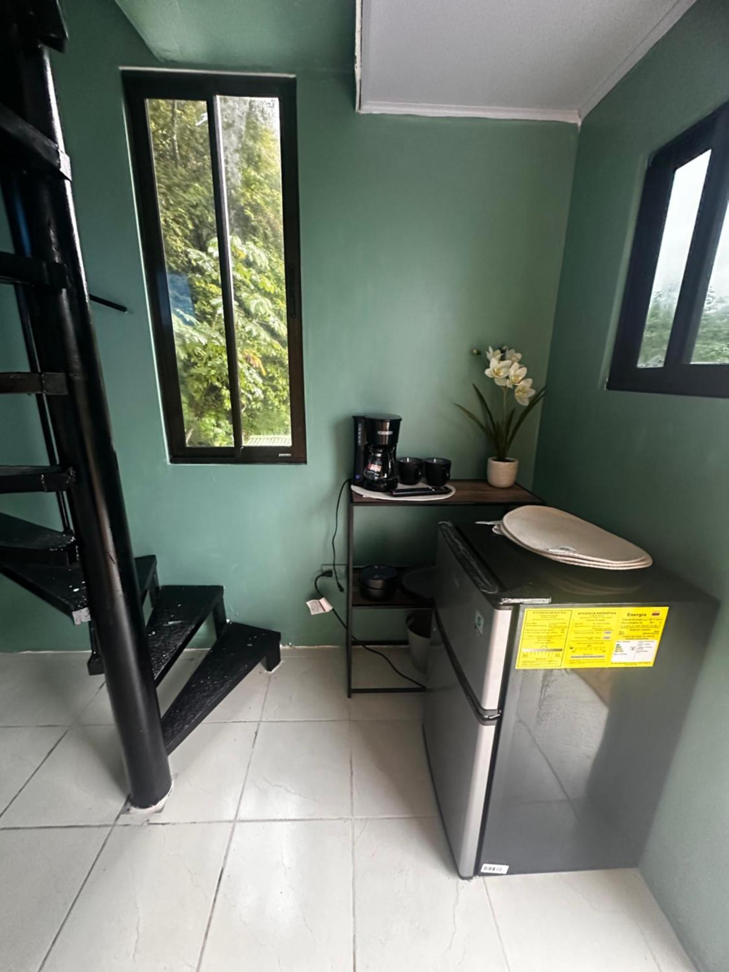 The Jungle Container Bed and Breakfast Quepos Εξωτερικό φωτογραφία