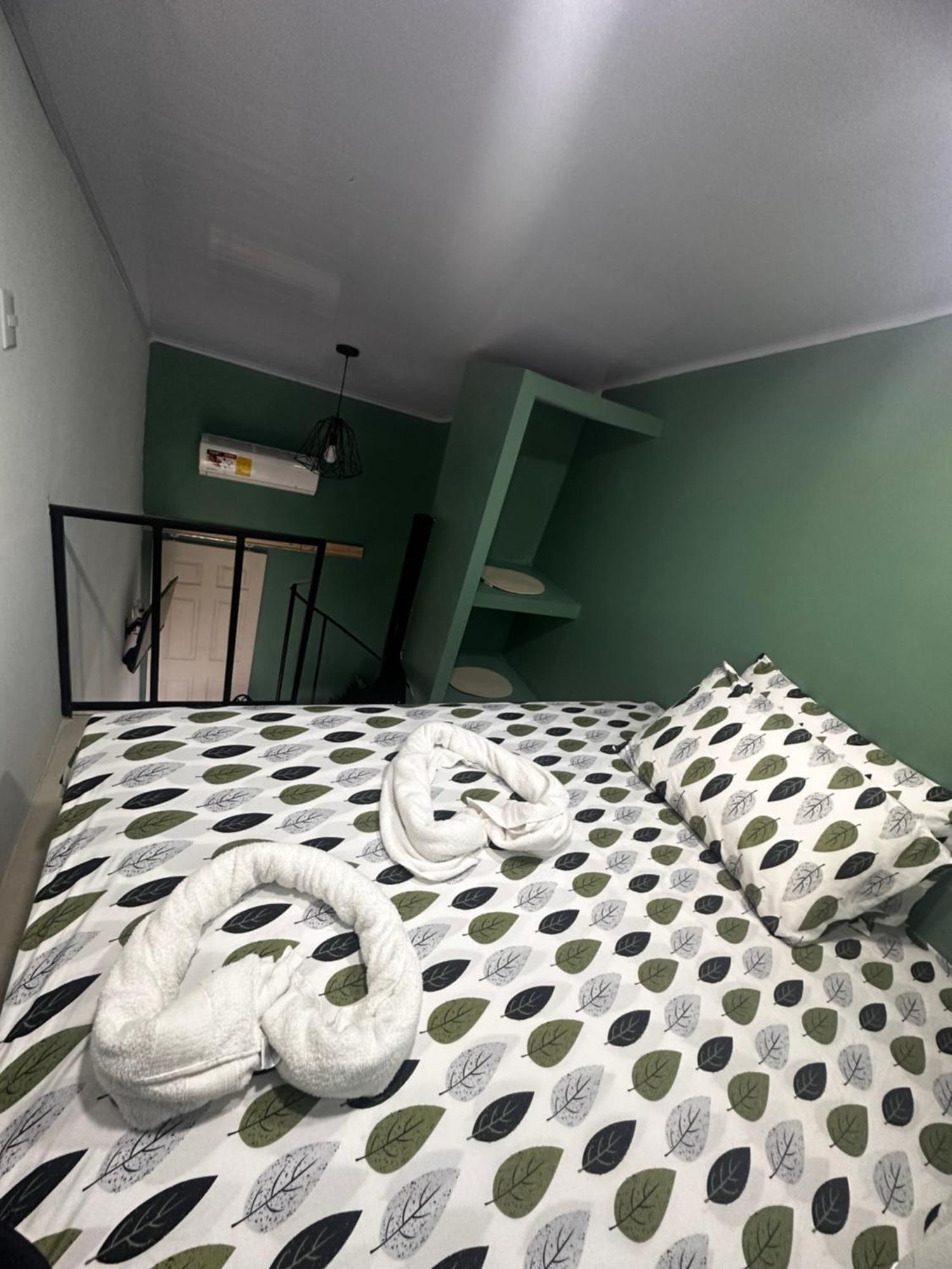 The Jungle Container Bed and Breakfast Quepos Εξωτερικό φωτογραφία